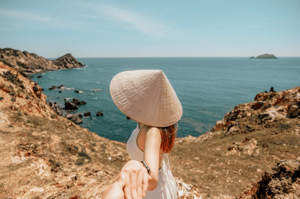 Snap your unforgettable photos with Bai Xep&rsquo;s breathtaking coastal scenery (Source: Pexels)